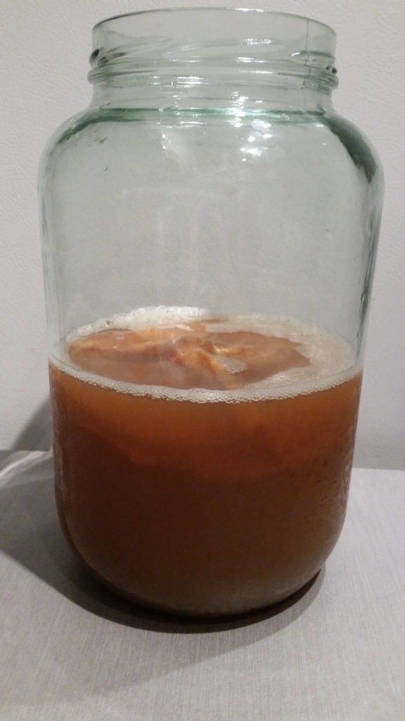 How to make kombucha 01 pouring into jars