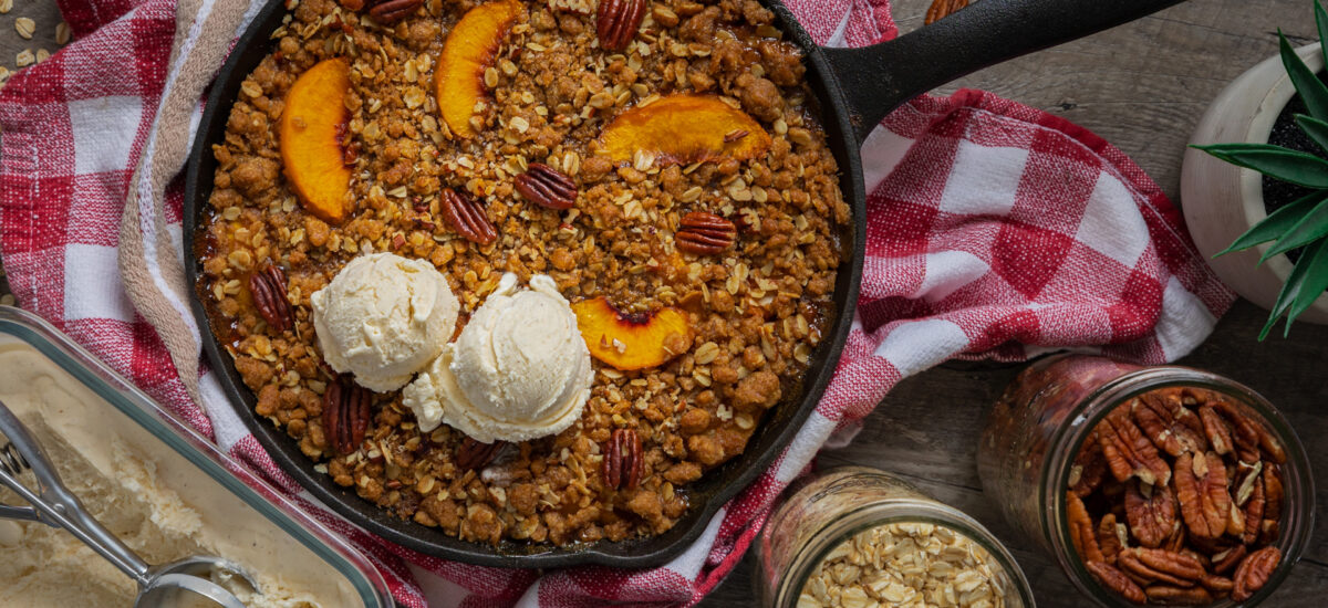 peach crisp with ice cream