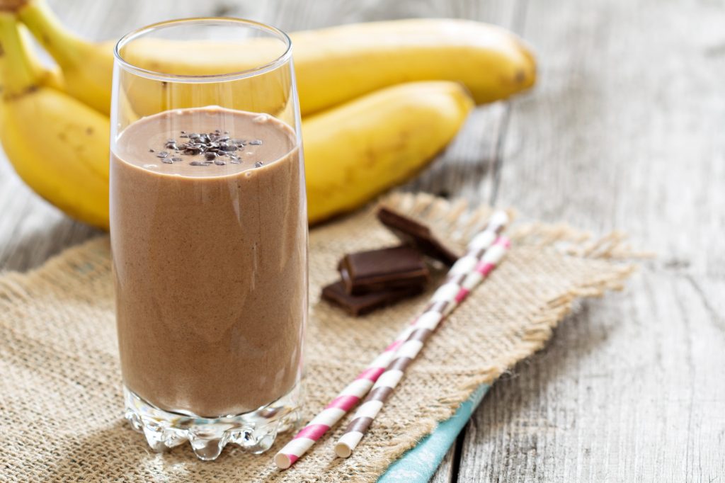 chocolate banana smoothie with cinnamon for detoxification properties